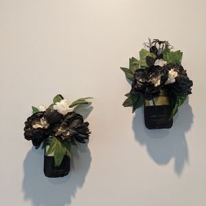 ✨️ 5 for $25 (2) Gold Mason Jars with black and white fake flowers